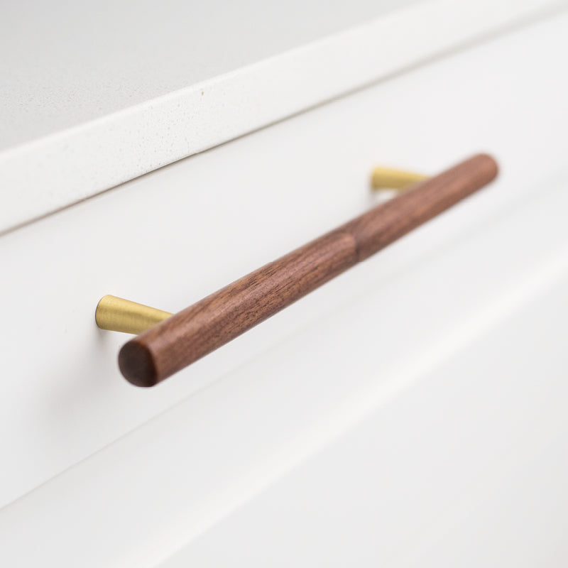 L7763 Tilla Handle Brass Feet