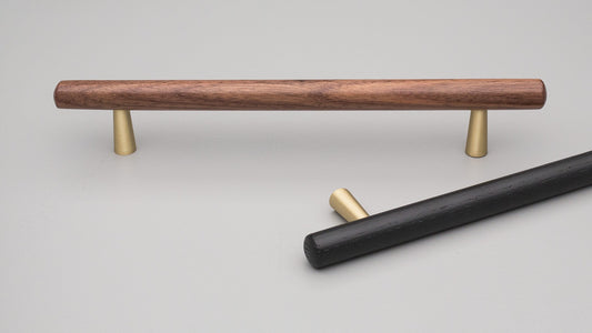 L7763 Tilla Handle Brass Feet